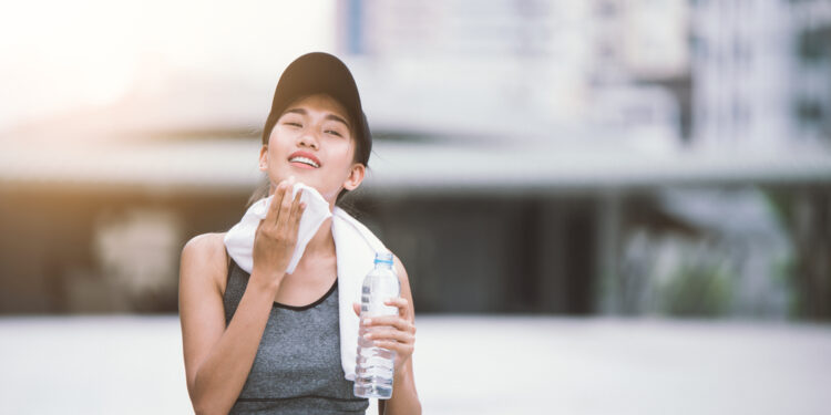 6 išmanūs aprangos patarimai gausiai prakaituojantiems