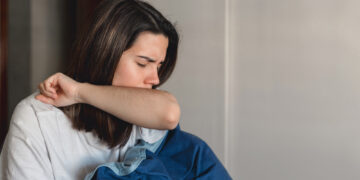 Ar dygstant dantukams būdingas kosulys?