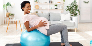 Ar saugu skatinti gimdymą mankšta?