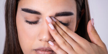 Ar saugu trinti akis?