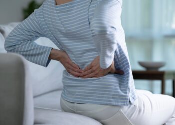 Apatinės nugaros dalies skausmas ir vidurių užkietėjimas