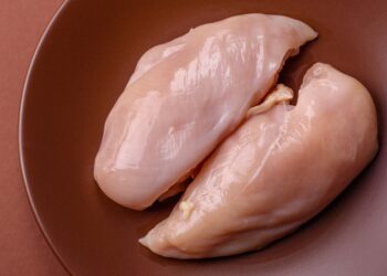 Kiek laiko kepti vištienos krūtinėlę be kaulo?