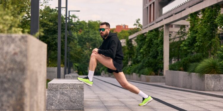 Pratimai ir tempimo pratimai neramių kojų sindromo (NKS) palengvinimui