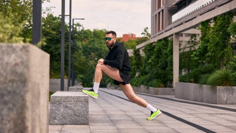 Pratimai ir tempimo pratimai neramių kojų sindromo (NKS) palengvinimui