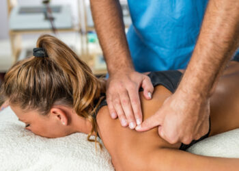 5 pratimai stipriems pečiams: kaip stabilizuoti mentis