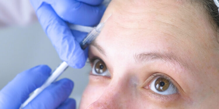 Ar veikia kortizono injekcijos gydant aknę?