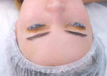 Ar ricinos aliejus skatina blakstienų augimą?