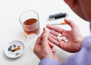 Ar saugu vartoti Levitros su alkoholiu?