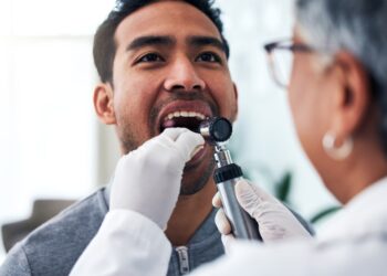 Ar yra ryšys tarp tokių nikotino paketėlių kaip „Zyn“ ir burnos vėžio?