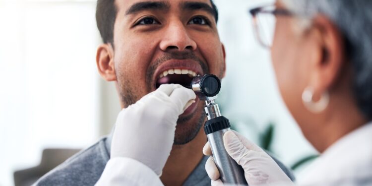 Ar yra ryšys tarp tokių nikotino paketėlių kaip „Zyn“ ir burnos vėžio?