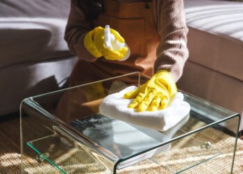 Kaip saugiai pašalinti stiklo pluoštą nuo odos