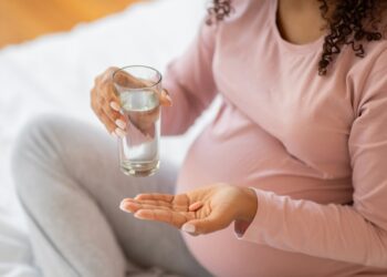 Ar saugu vartoti naprokseną kartu su paracetamoliu?