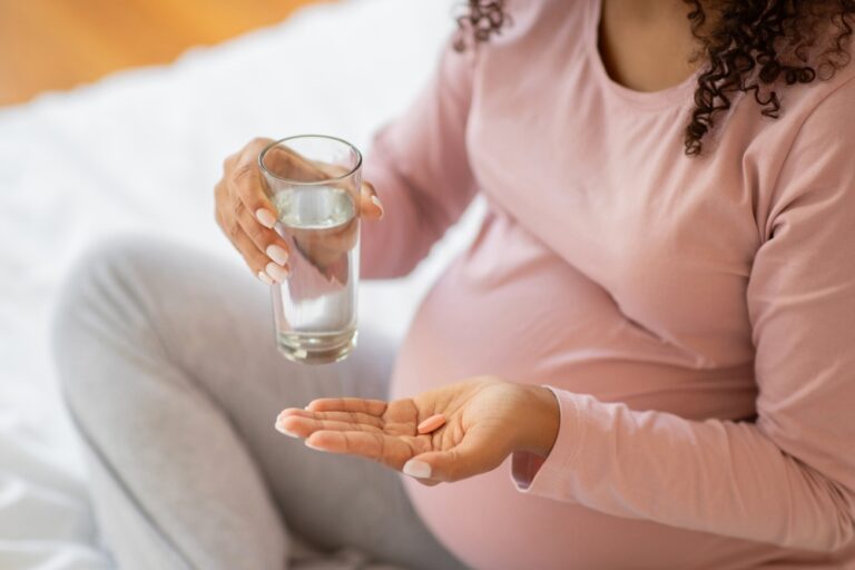 Ar saugu vartoti naprokseną kartu su paracetamoliu?