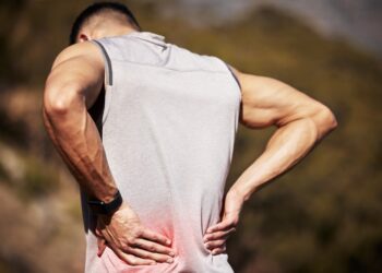 Kas sukelia mano nugaros skausmą ir vėmimą?