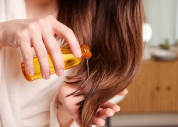 Kaip naudoti alyvuogių aliejų plaukų priežiūrai