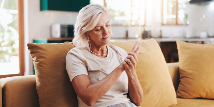 5 priežastys, kodėl informuotumas apie nematomas ligas svarbus sergantiems reumatoidiniu artritu