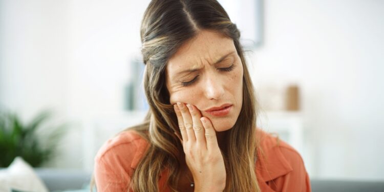 Kaip prižiūrėti jautrius dantis po plombavimo