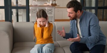 5 rimtos ilgalaikės rėkimo ant vaikų pasekmės