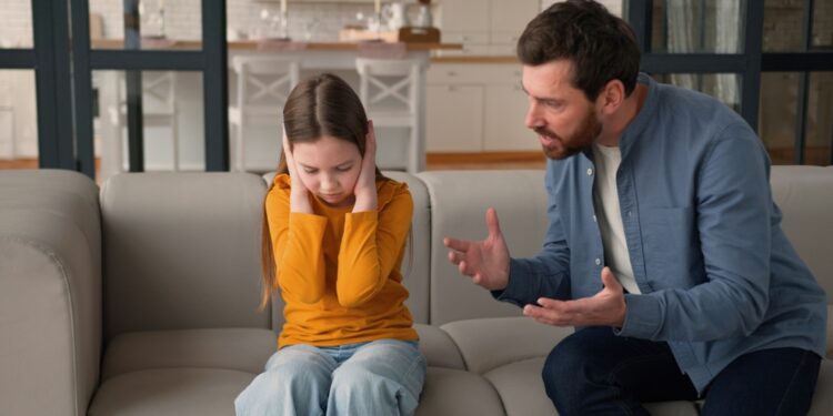 5 rimtos ilgalaikės rėkimo ant vaikų pasekmės