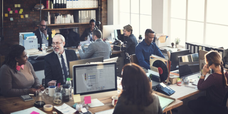 Kaip susikurti ramią darbo aplinką: paprasti pokyčiai, keičiantys daug