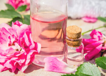 Rožių vandens naudojimas ir nauda plaukams