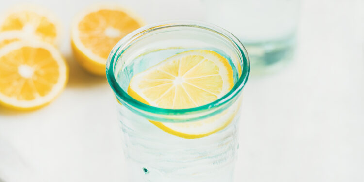 Ar galima gydyti rūgšties refliuksą citrinų vandeniu?