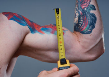 Kokia yra vidutinė bicepso apimtis pagal amžių, lytį ir ūgį?