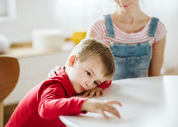 Kodėl mano kūdikis purto galvytę?