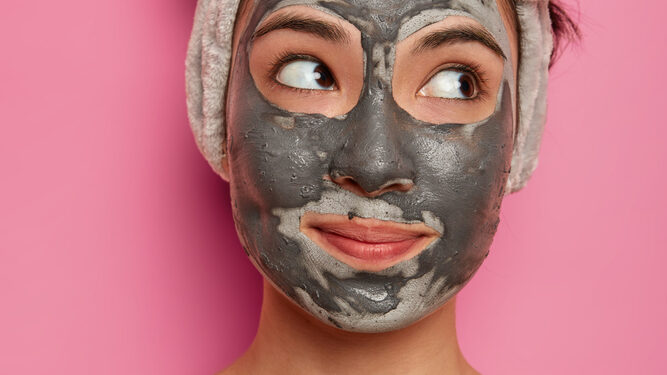 Bentonito molio kaukė plaukams: kaip ją naudoti