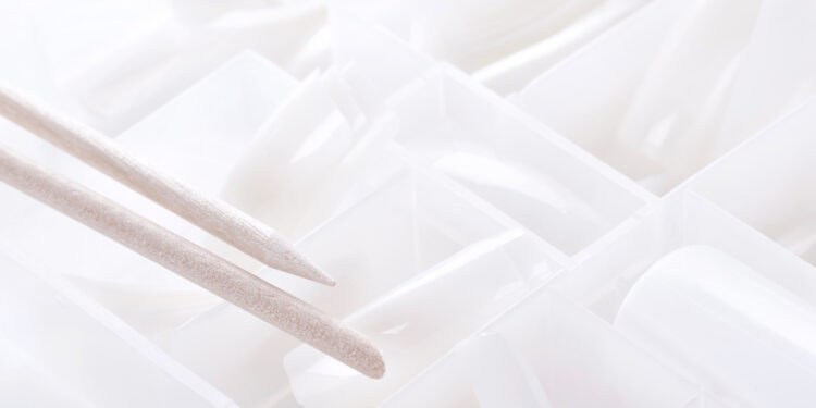 Dirbtinių nagų klijų šalinimas