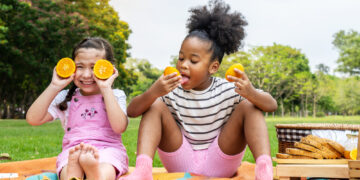Ar kūdikiai gali valgyti apelsinus? Ką tėvams svarbu žinoti