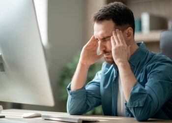 Ar kofeinas sukelia migrenos priepuolius ar padeda juos malšinti?