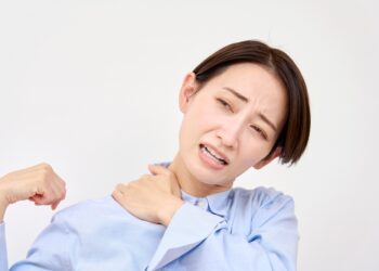 Kodėl mano pečiai spragsi, trakši, girgžda ir traška?