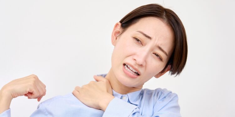 Kodėl mano pečiai spragsi, trakši, girgžda ir traška?