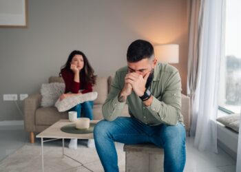 Kaip išlaikyti save santykiuose