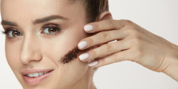 Kodėl cukriniai šveitikliai kenkia veido odai