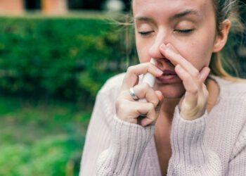 Kaip naudoti „Neosporin“ nosyje