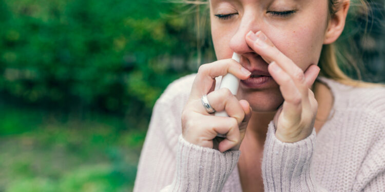 Kaip naudoti „Neosporin“ nosyje