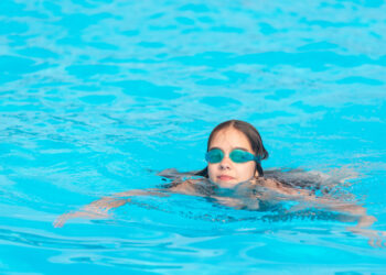 Ar maudynės chloruotame baseine sunaikina utėles?