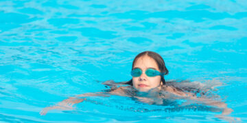 Ar maudynės chloruotame baseine sunaikina utėles?