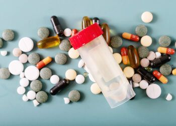 **Efavirenzo / emtricitabino / tenofoviro (Atripla) tablečių vartojimo dozavimo informacija**