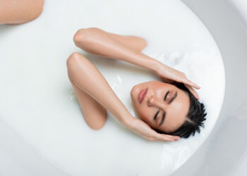 Kokia pieno vonios nauda, kaip ją atlikti ir ar tai saugu?