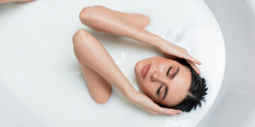 Kokia pieno vonios nauda, kaip ją atlikti ir ar tai saugu?