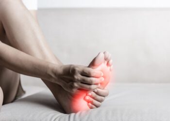 5 natūralios priemonės nervų skausmui kojose ir pėdose sergant išsėtine skleroze malšinti