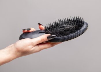 Koks geriausias būdas išvalyti ir dezinfekuoti utėlių šukas?