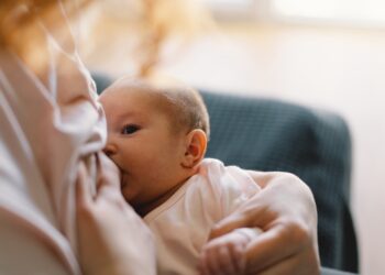 Ar galima vartoti „NyQuil“ žindymo metu?