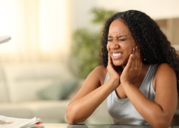 Kiek laiko trunka smilkininio apatinio žandikaulio sąnario sutrikimo (TMD) simptomai?