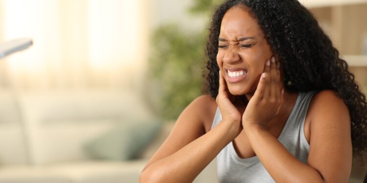 Kiek laiko trunka smilkininio apatinio žandikaulio sąnario sutrikimo (TMD) simptomai?