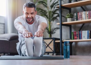 Kaip nutukę sėslų gyvenimo būdą gyvenantys žmonės gali pamažu pradėti reguliariai mankštintis