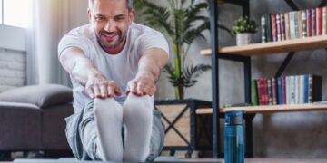 Kaip nutukę sėslų gyvenimo būdą gyvenantys žmonės gali pamažu pradėti reguliariai mankštintis